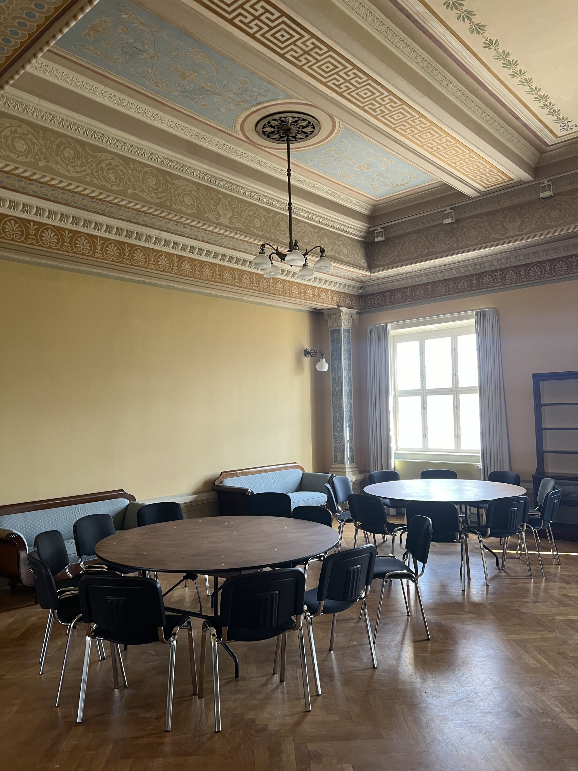 Vi har fået inventar til festsalen 😍